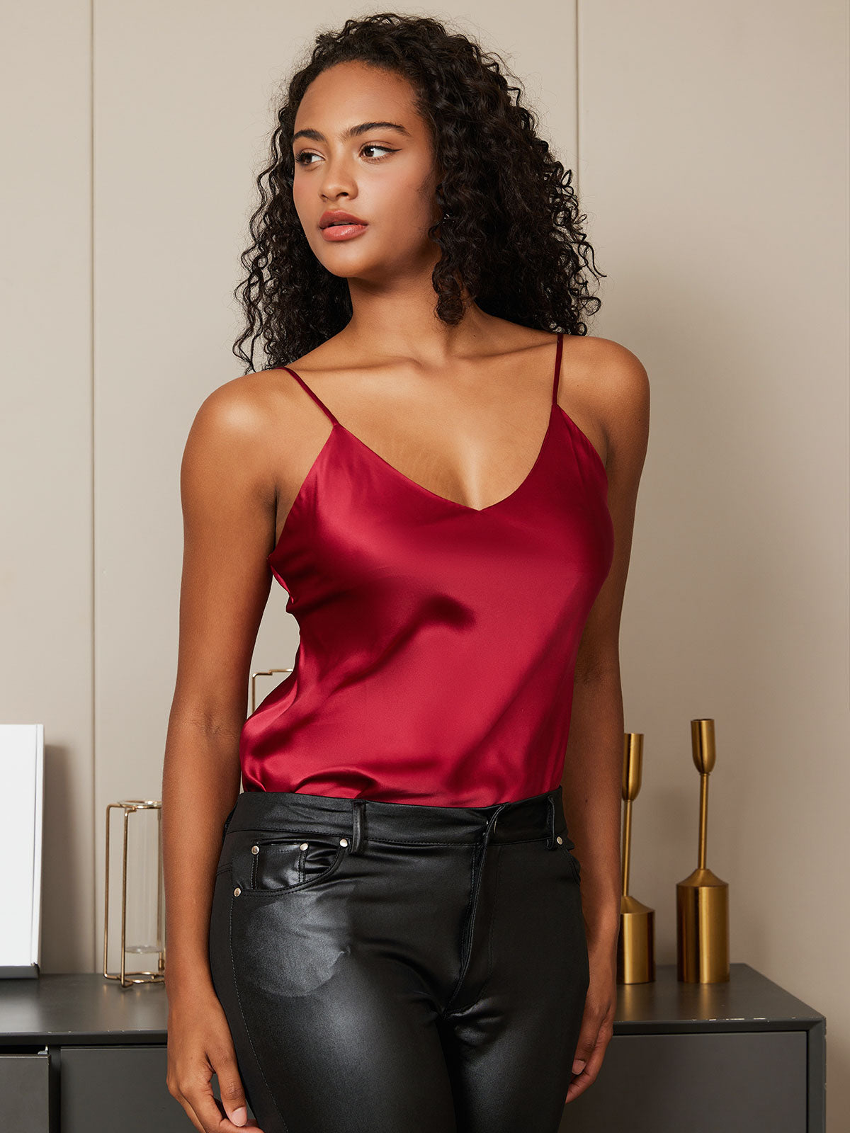 Luxe Canottiera in Seta con Spalline Sottili per un Look Sensuale