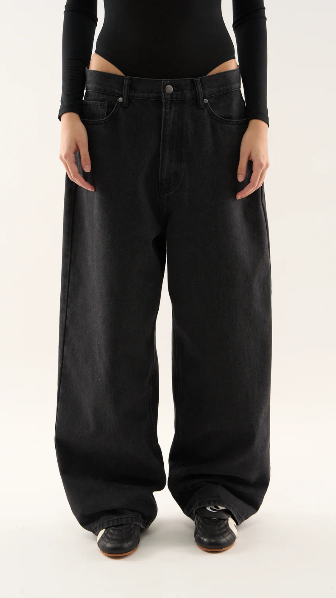 STARRY JEANS – Jeans holgados unisex en negro lavado | Moda urbana Y2K de tendencia