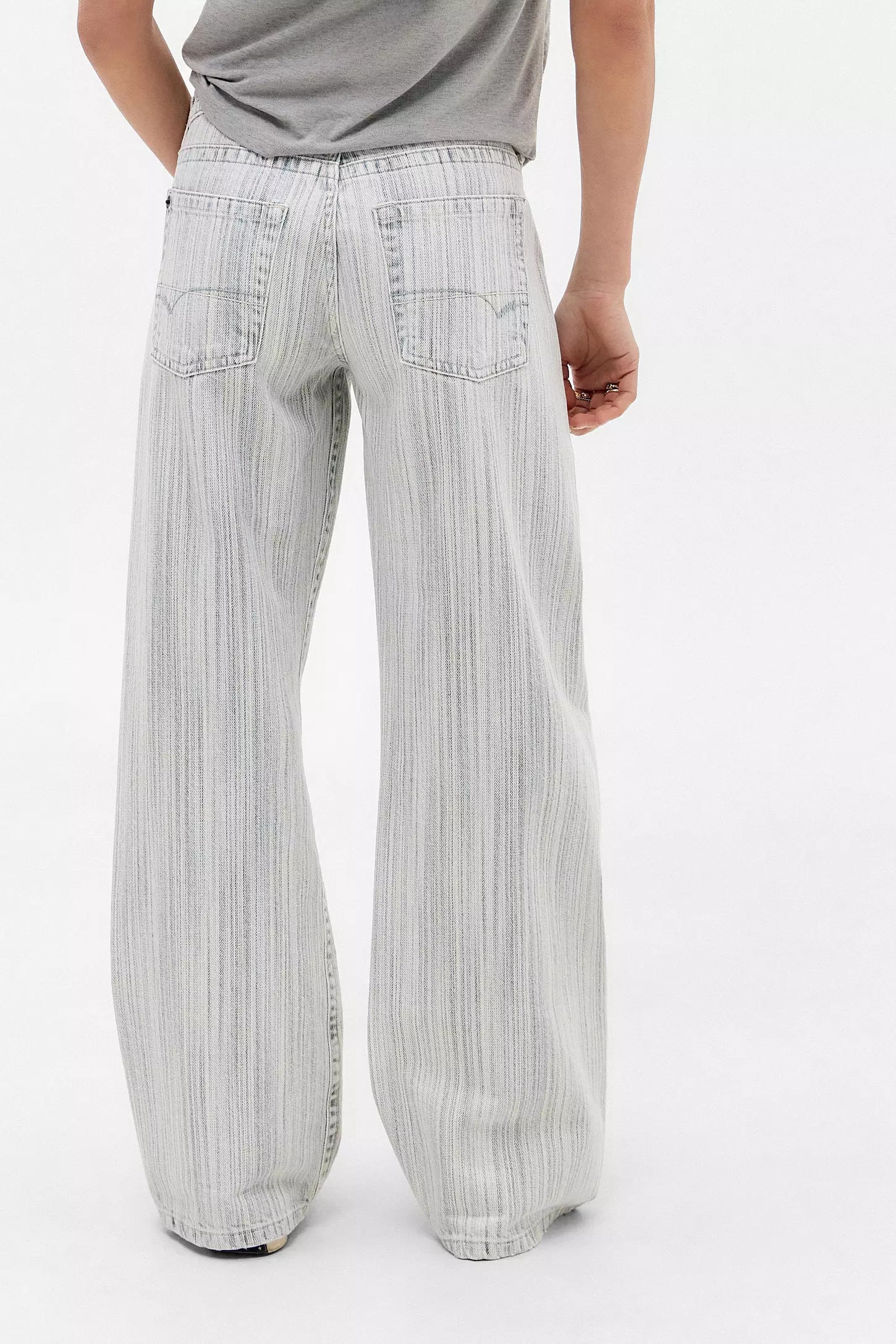 SYNN Low Rise Jeans – Dames Spijkerbroek met Verticale Strepen | Y2K Look & Edgy Fit