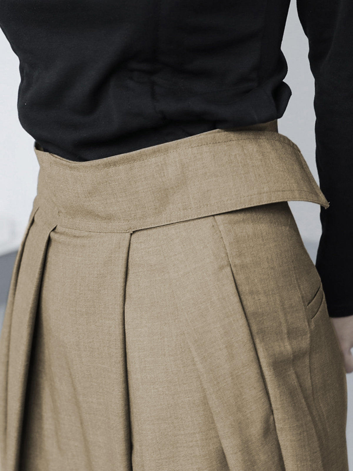 LIVIA – Pantaloni larghi alla moda con chiusura a strappo