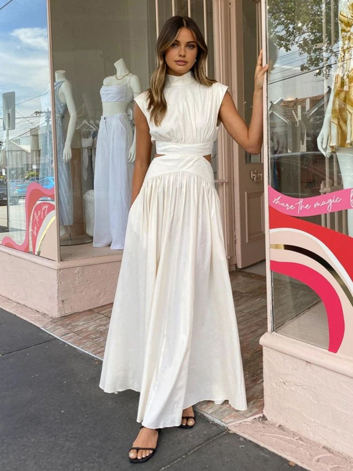 NERINA – Elegante abito lungo con collo alto e ritagli