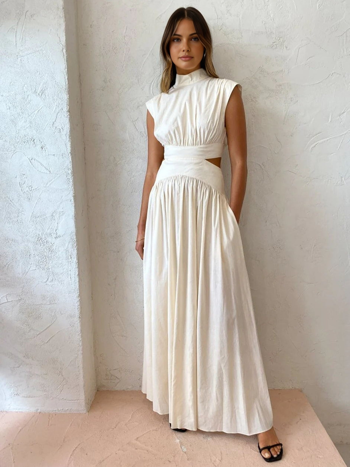 NERINA – Elegante abito lungo con collo alto e ritagli