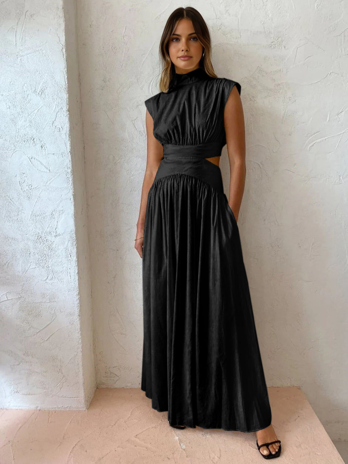 NERINA – Elegante abito lungo con collo alto e ritagli