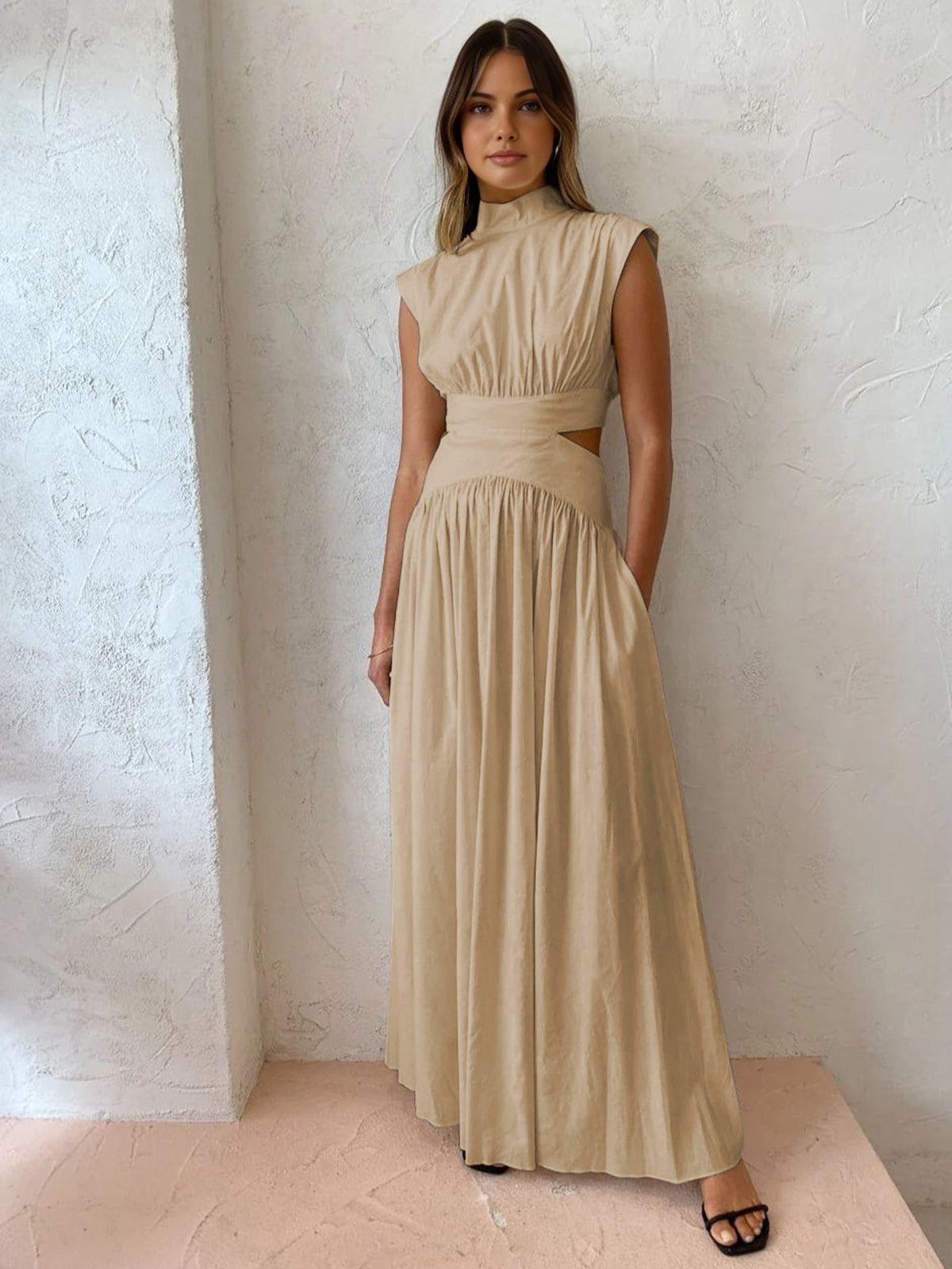 NERINA – Elegante abito lungo con collo alto e ritagli