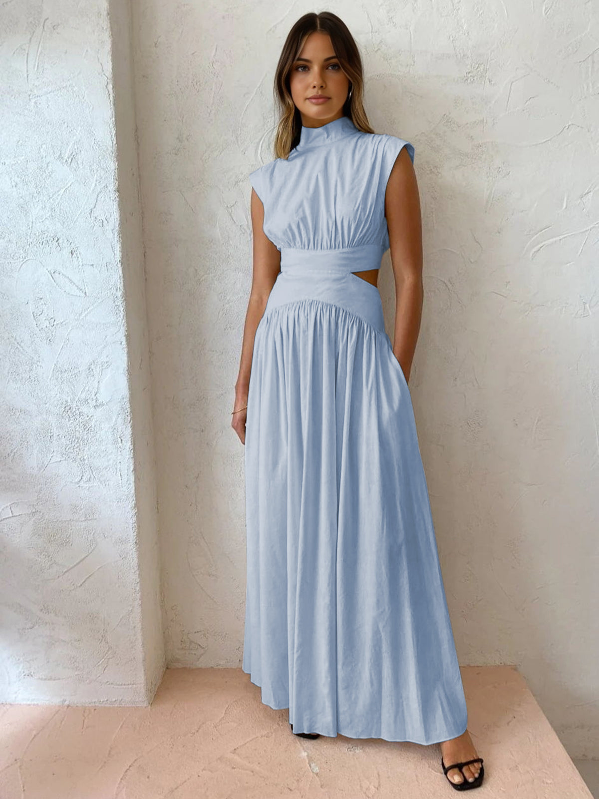 NERINA – Elegante abito lungo con collo alto e ritagli