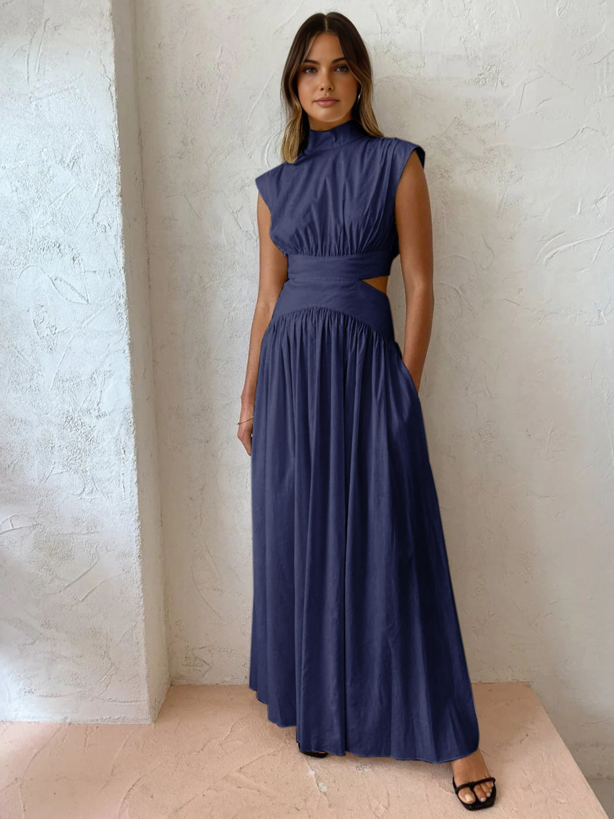 NERINA – Elegante abito lungo con collo alto e ritagli