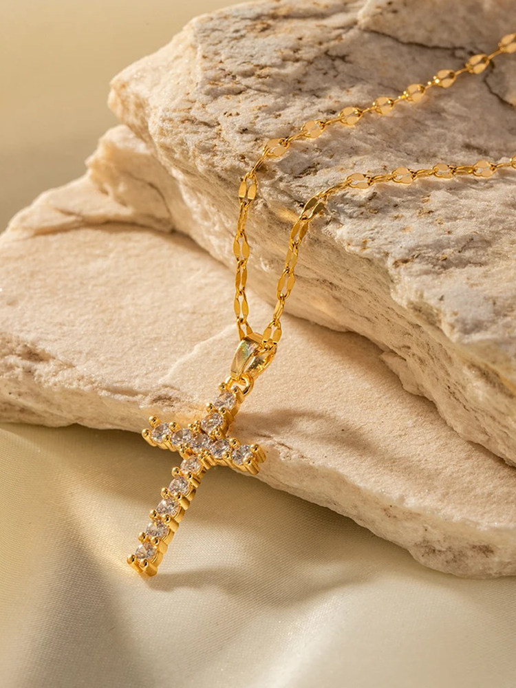 LIV - Collana con croce in zircone dorato per un look raffinato e alla moda