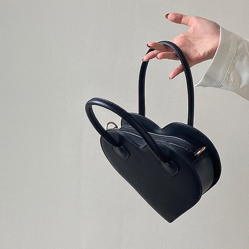 Alivia Zwarte Handtas Dames Hartvormige Stijl met Gouden Details-2