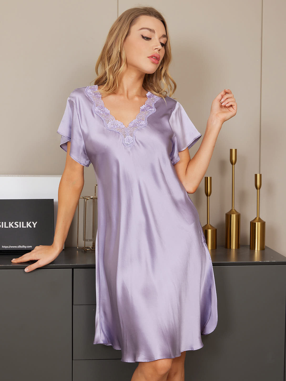 VALENTINA - Camicia da notte in seta di gelso di lusso con pizzo e dettaglio spacco