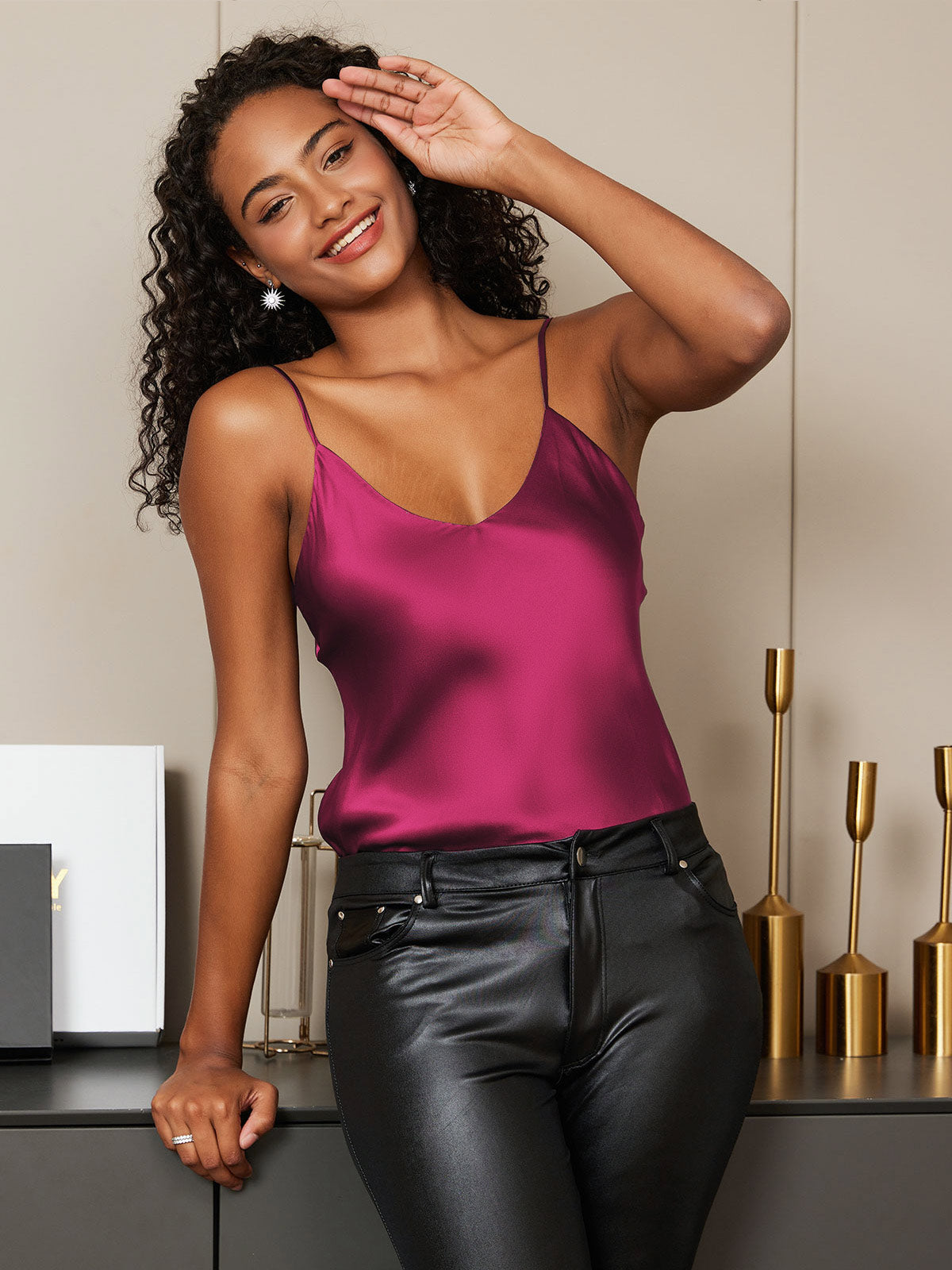 Luxe Canottiera in Seta con Spalline Sottili per un Look Sensuale