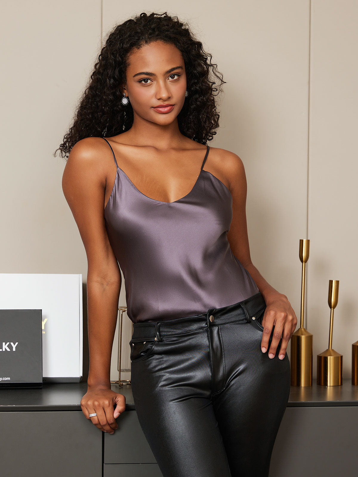 Luxe Canottiera in Seta con Spalline Sottili per un Look Sensuale