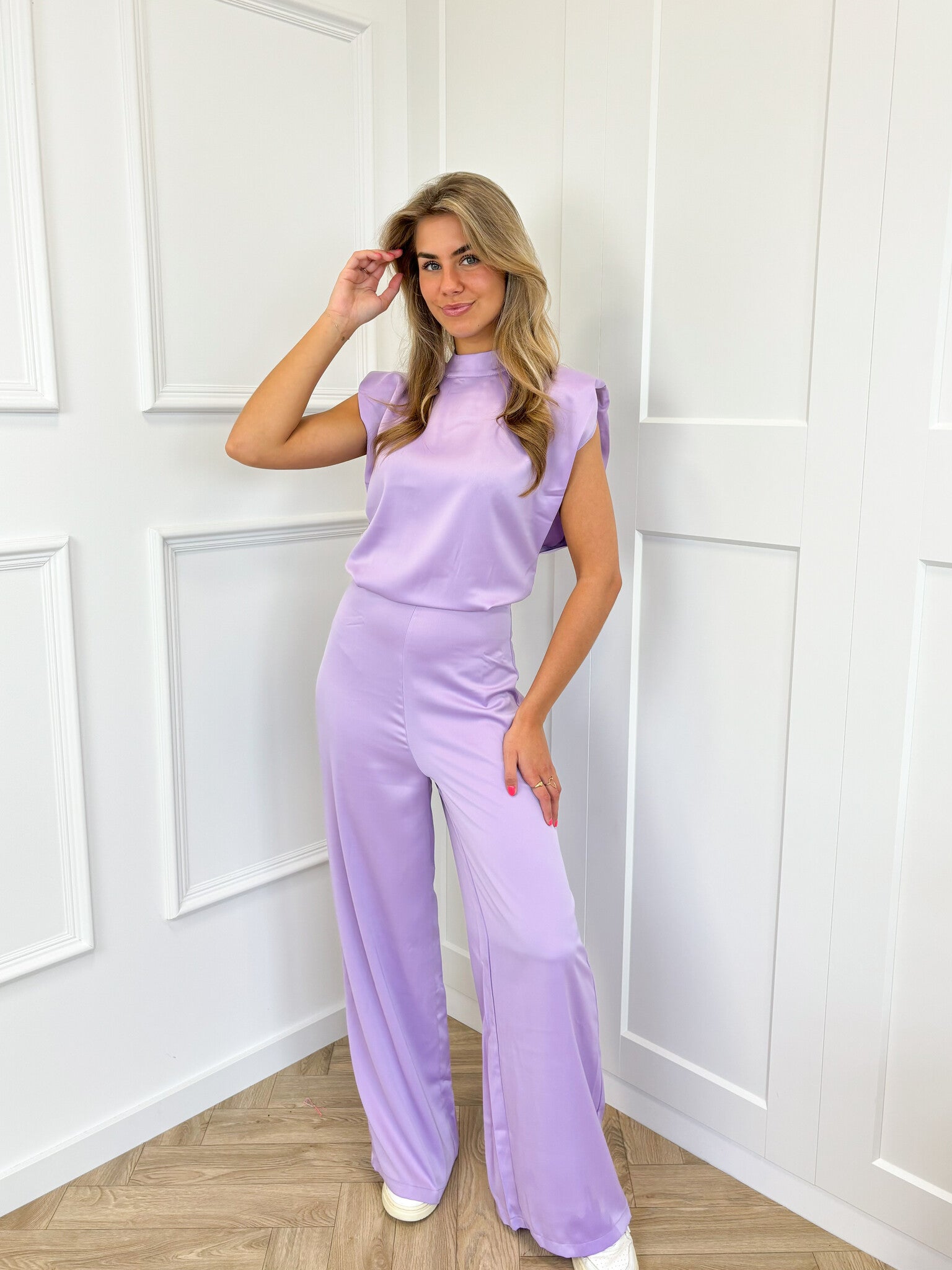 SELENE – Mono de satén para mujer con espalda abierta | Elegante, cómodo y festivo