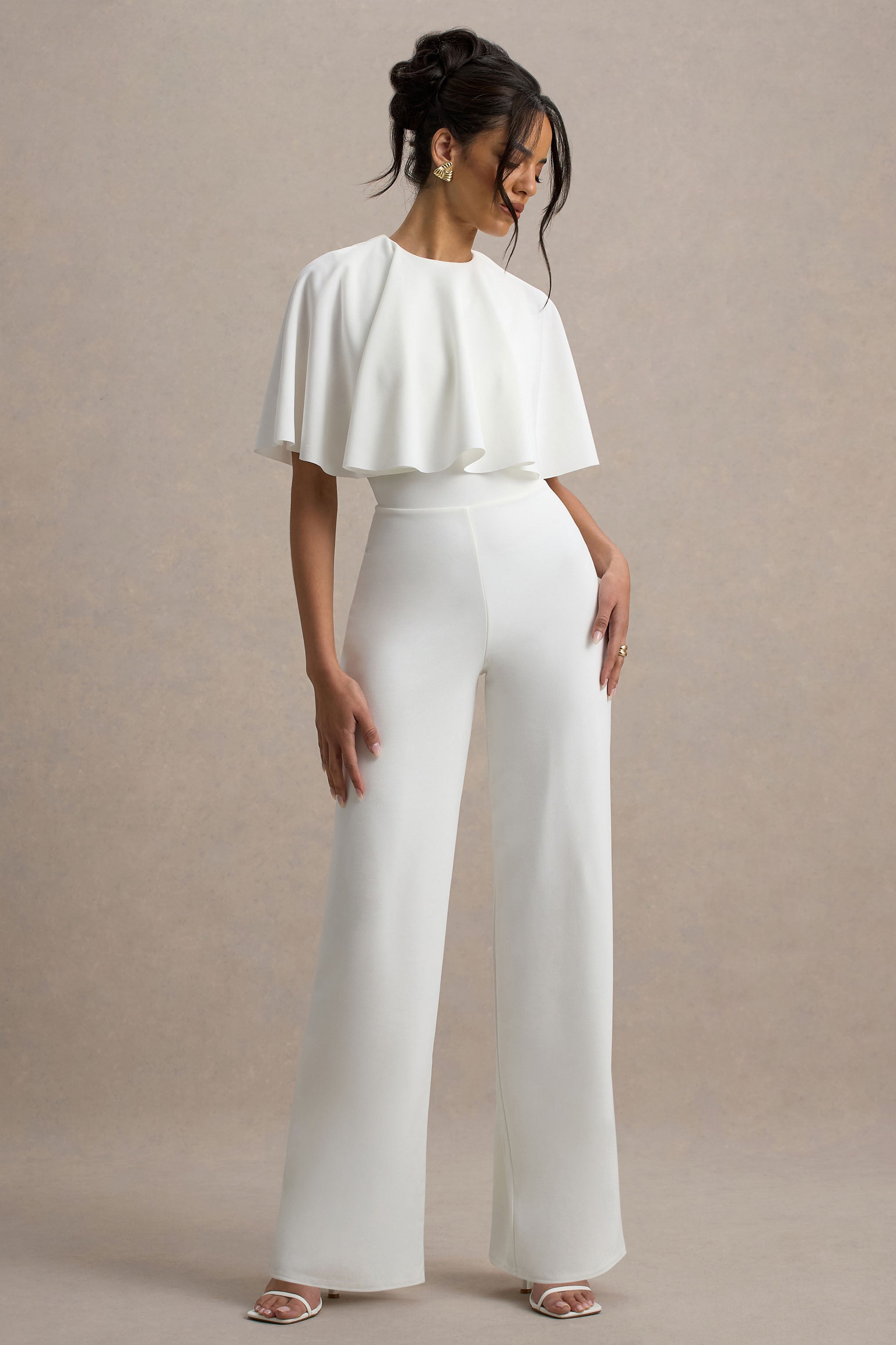 LUNARA – Elegante tuta bianca con mantella