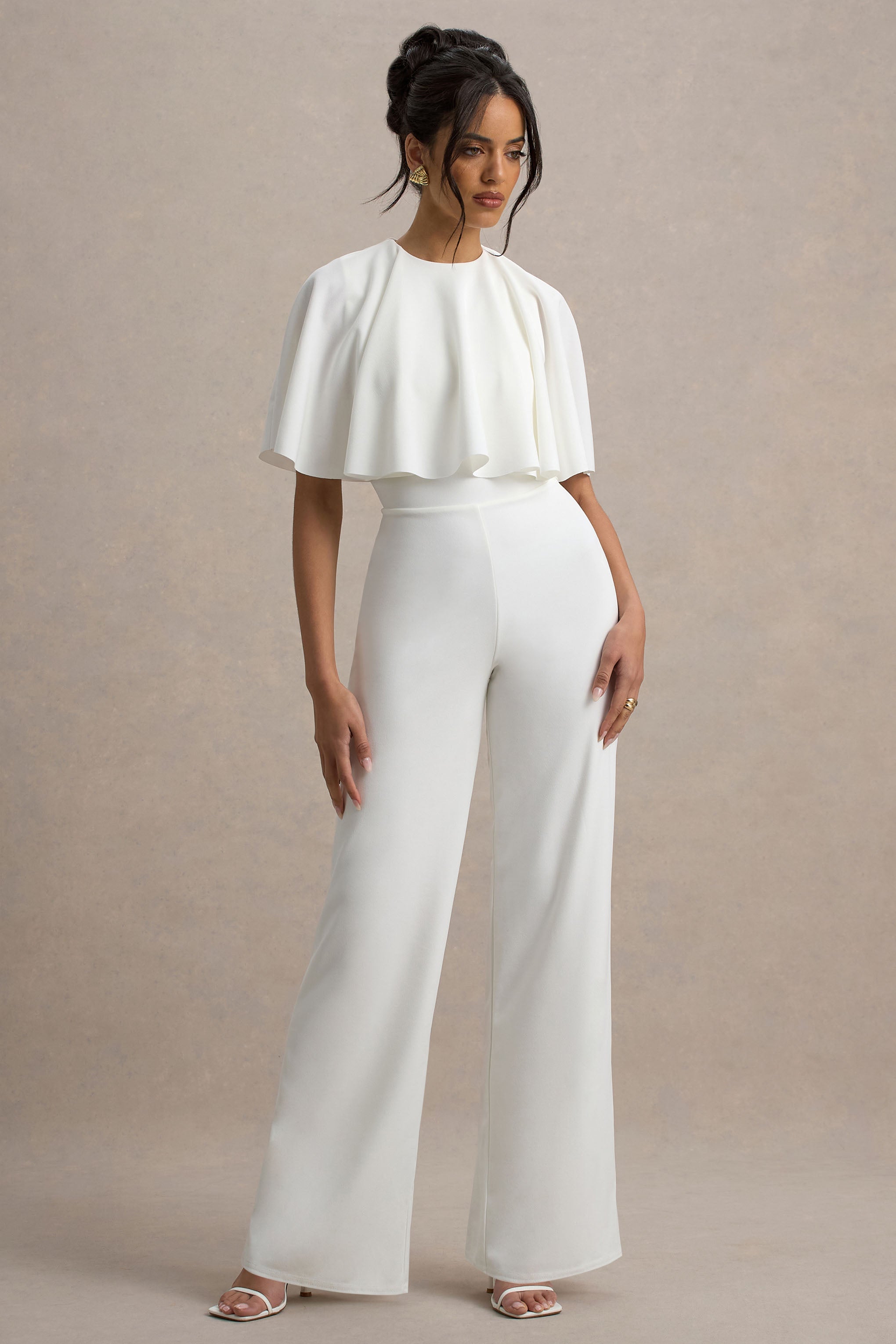 LUNARA – Elegante tuta bianca con mantella