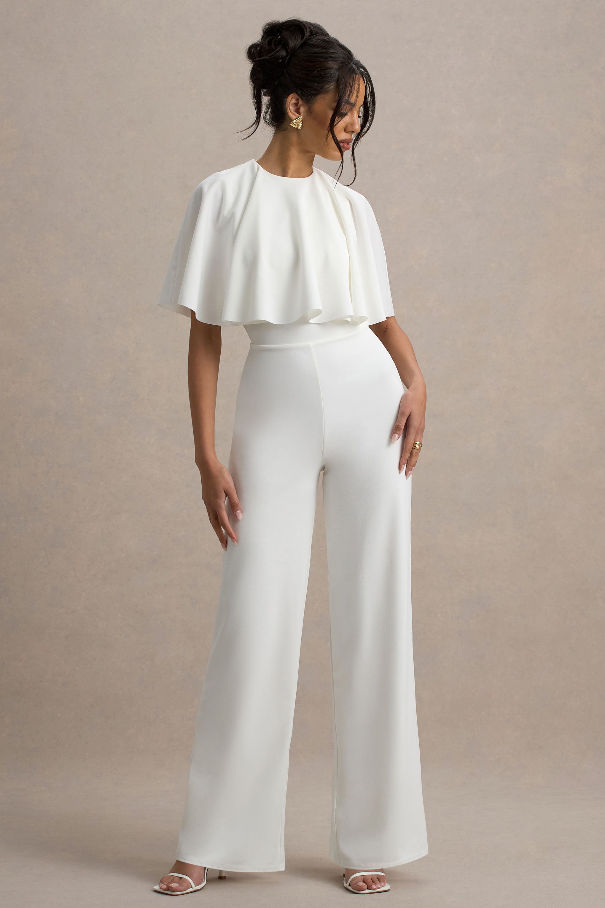 LUNARA – Elegante tuta bianca con mantella