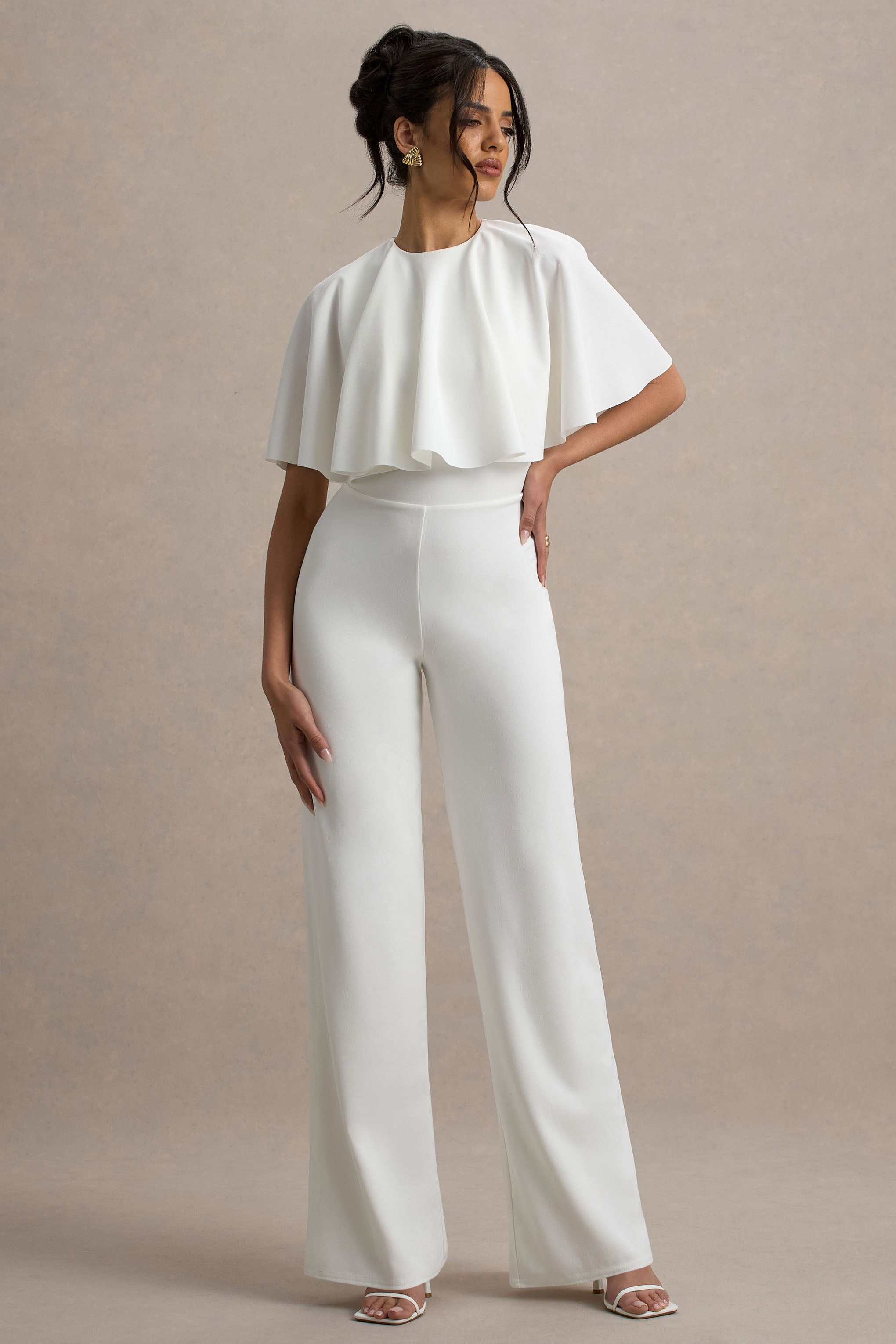 LUNARA – Elegante tuta bianca con mantella