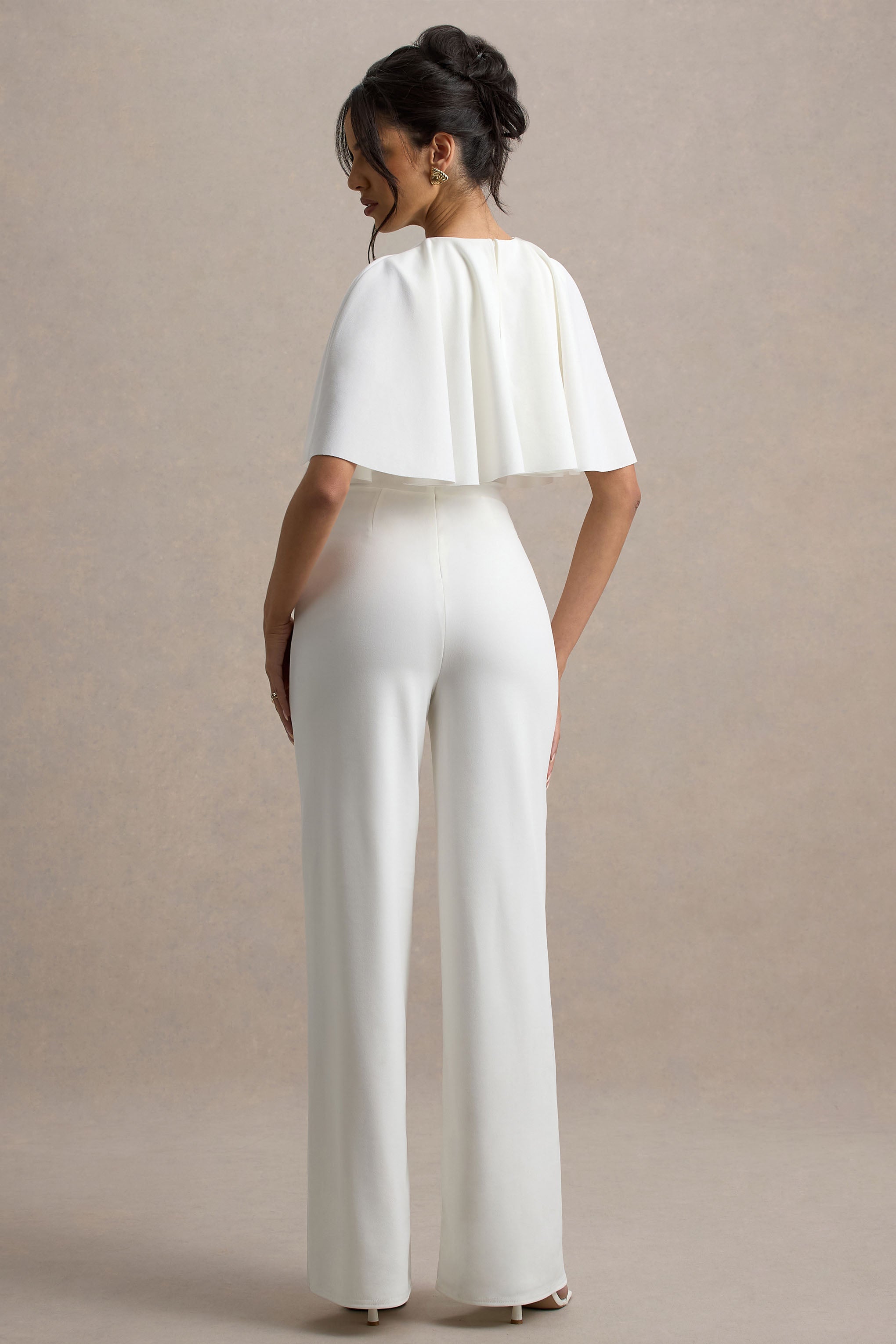 LUNARA – Elegante tuta bianca con mantella