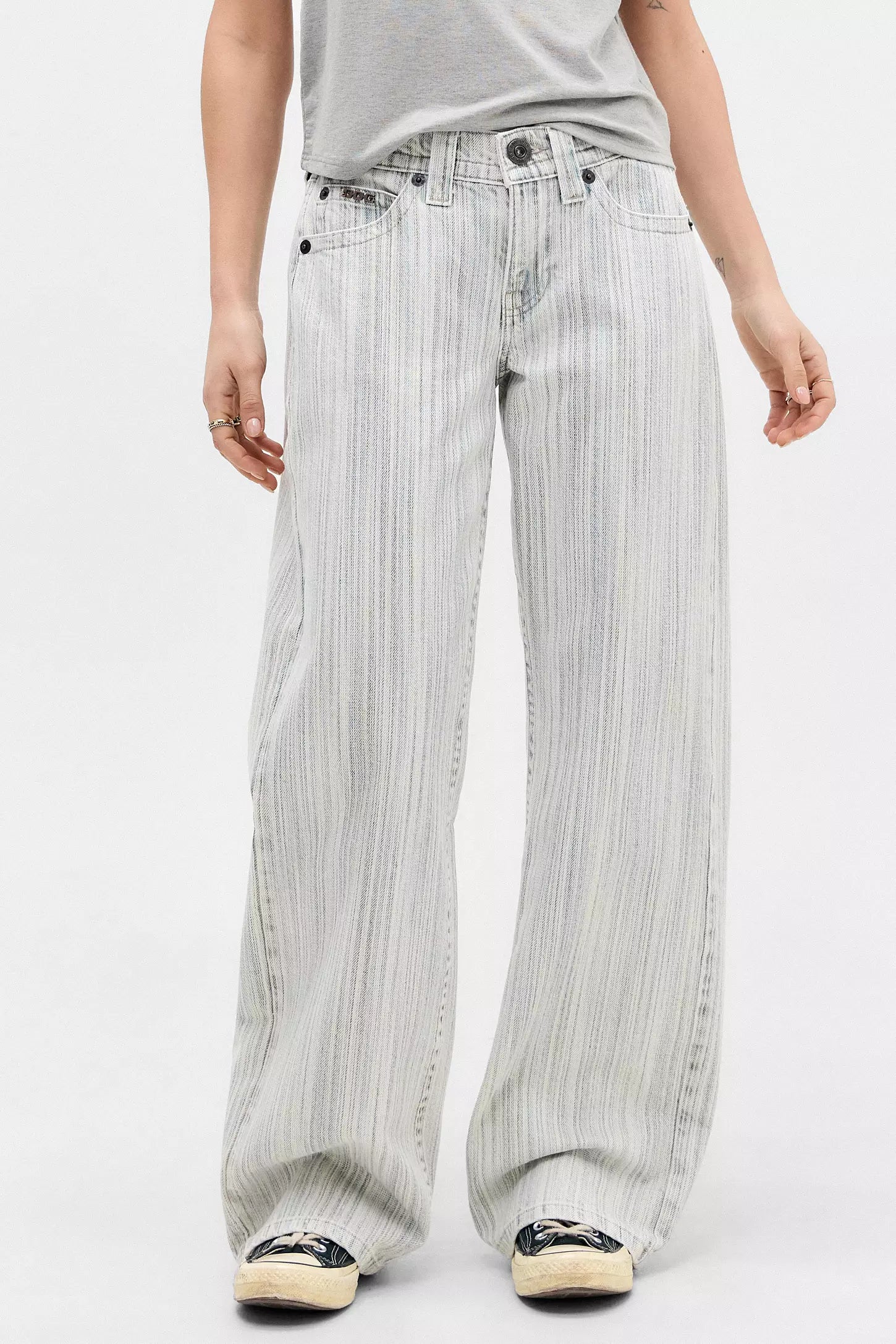 SYNN Low Rise Jeans – Dames Spijkerbroek met Verticale Strepen | Y2K Look & Edgy Fit