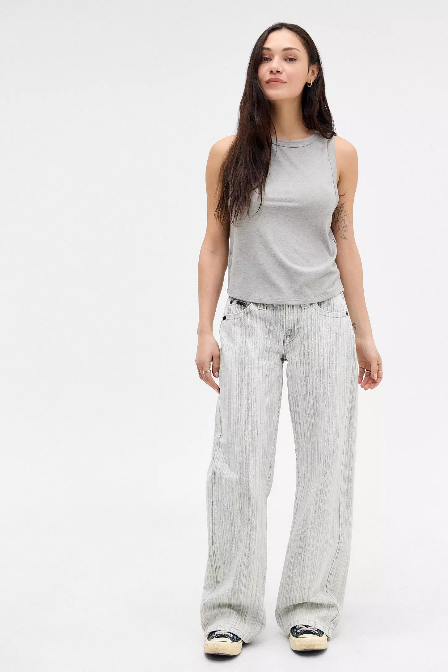 SYNN Low Rise Jeans – Dames Spijkerbroek met Verticale Strepen | Y2K Look & Edgy Fit