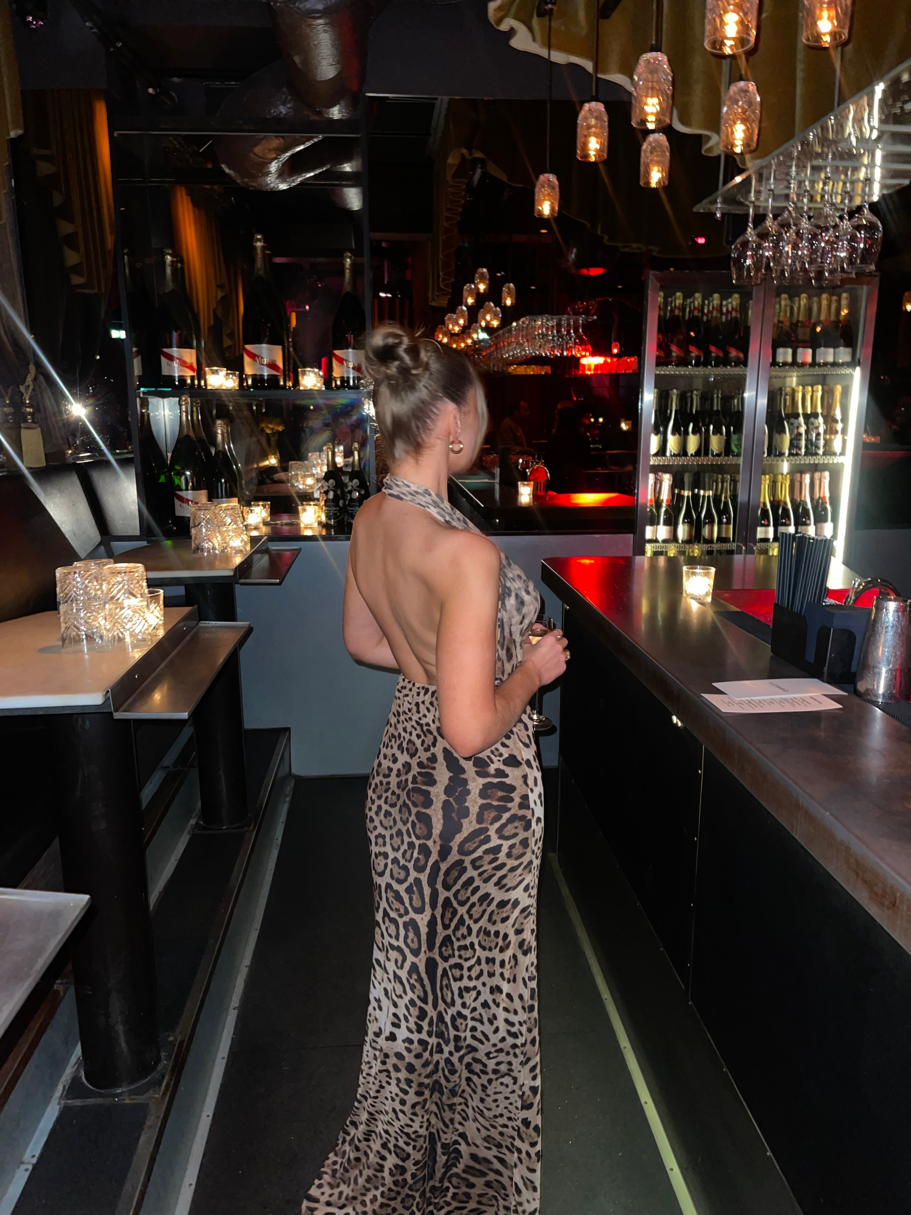 AURELIA – Maxi abito con stampa leopardata e schiena scoperta | Sexy, elegante e pronto per la festa