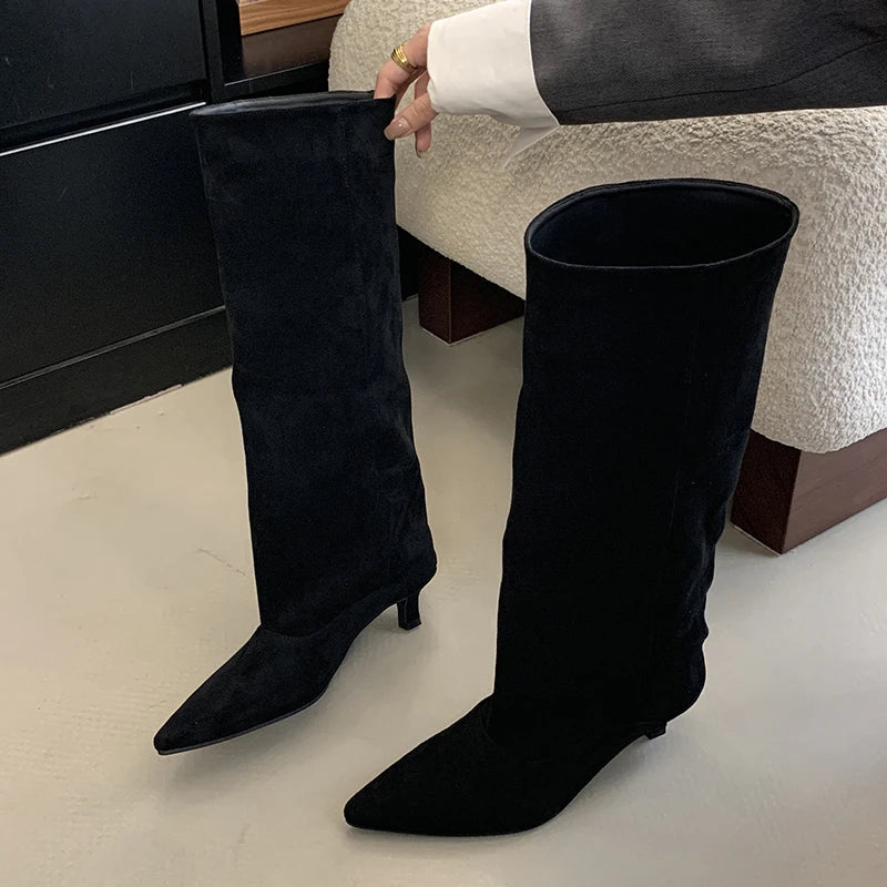 Kniehoge Dameslaarzen Zwart met Puntige Teen en Lage Hak – Stijlvolle Wintermode voor Casual en Formele Gelegenheden 3